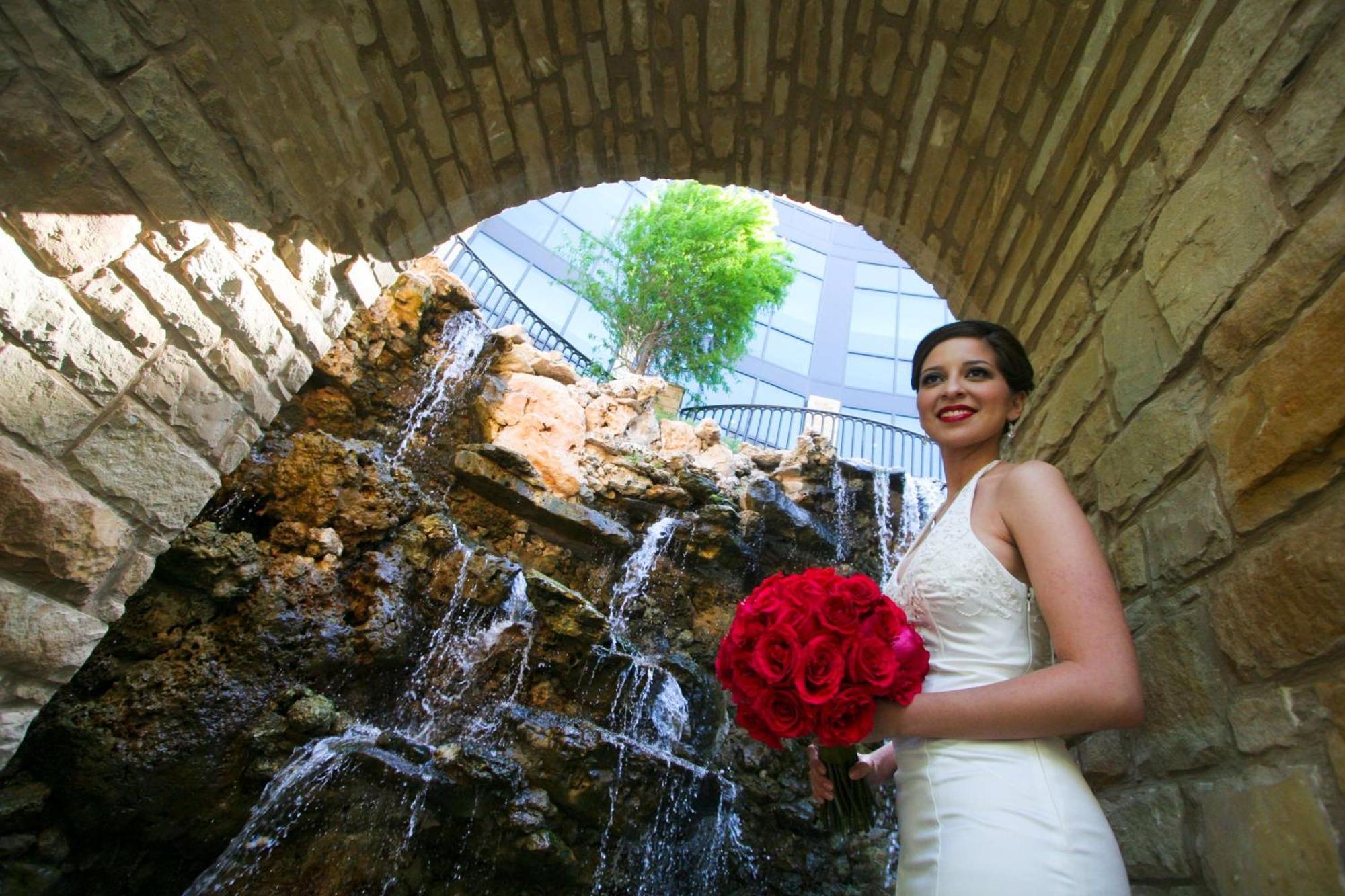Embassy Suites San Antonio Riverwalk-Downtown Экстерьер фото