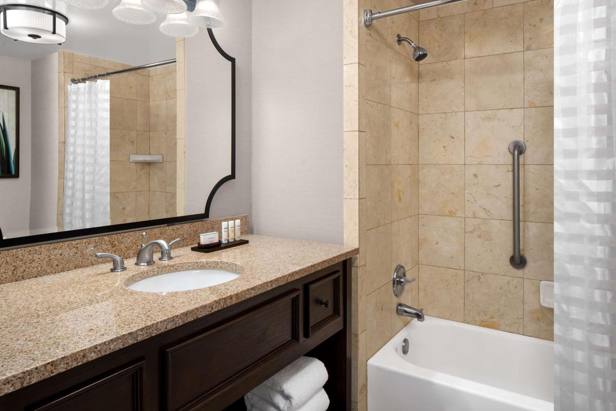 Embassy Suites San Antonio Riverwalk-Downtown Экстерьер фото