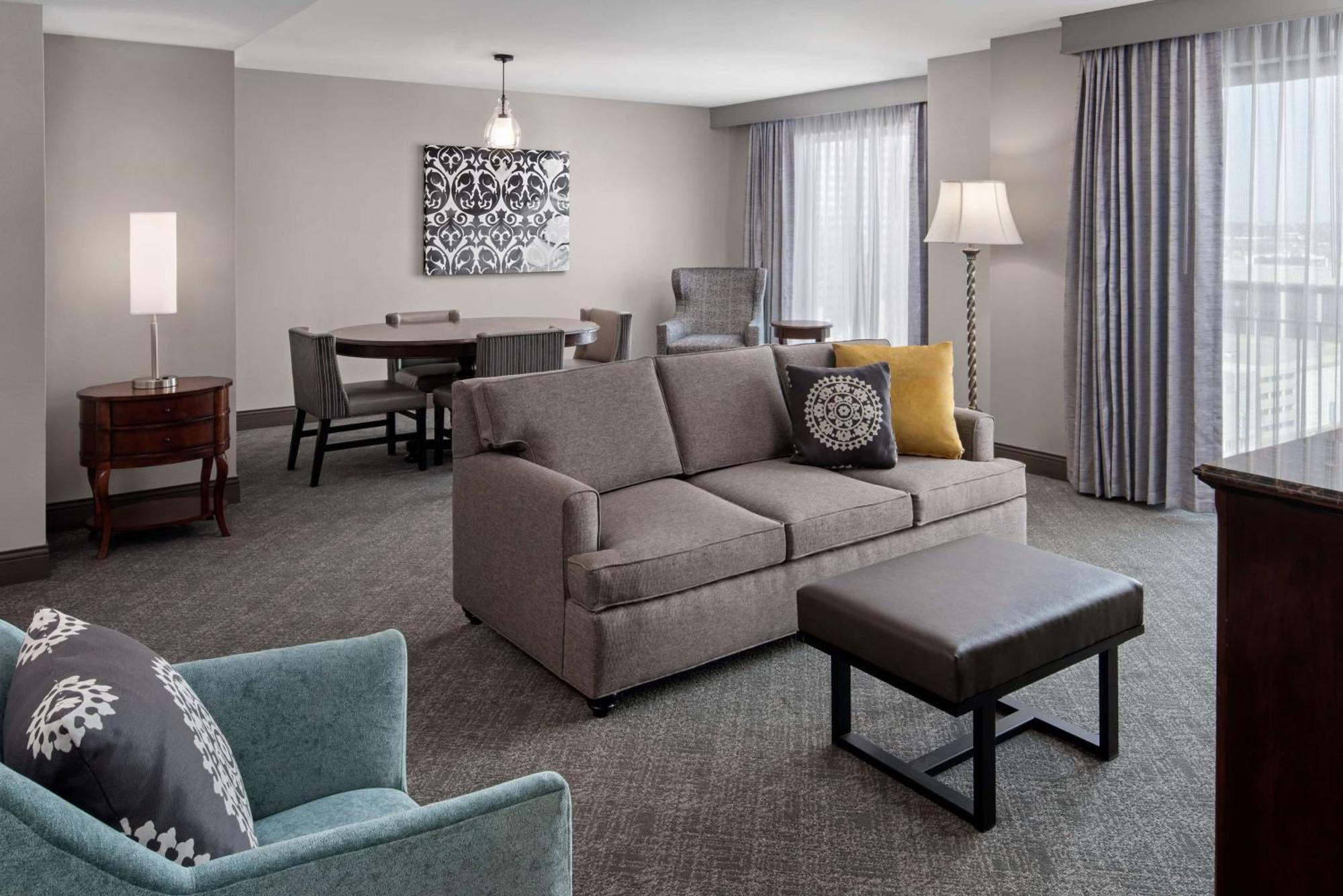 Embassy Suites San Antonio Riverwalk-Downtown Экстерьер фото